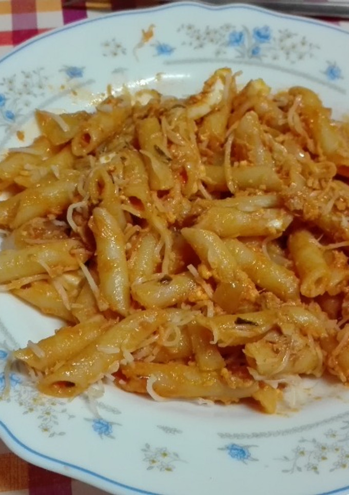 Una foto de Macarrones con atún y huevo duro