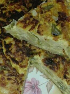 Una foto de Tortilla de calabacín pimientó y patatas