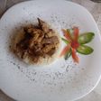 Lomo al strogonoff con arroz moldeado
