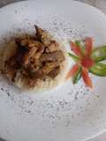 Lomo al strogonoff con arroz moldeado