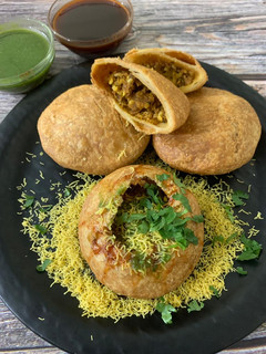 મગ દાળ કચોરી (Moong Dal Kachori Recipe In Gujarati) રેસીપી મુખ્ય ફોટો