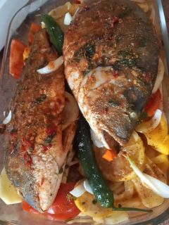 صورة لوصفة صينية سمك دينيس مشوي 🐠🐟🥔🍅