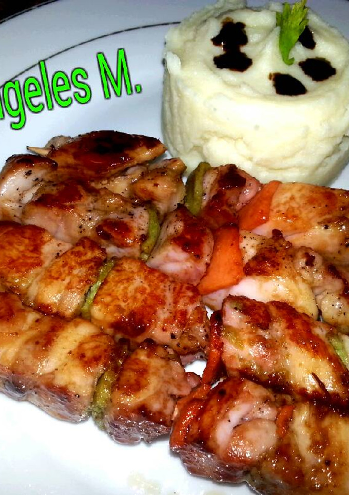 Una foto de Brochetas de contramuslos de pollo