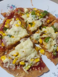 তাওয়া পিজ্জা (Tawa Pizza recipe in Bengali) রেসিপির প্রধান ছবি
