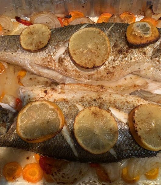 Una foto de Pescado al horno al limón