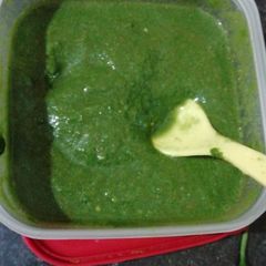 A picture of Mint chutney.