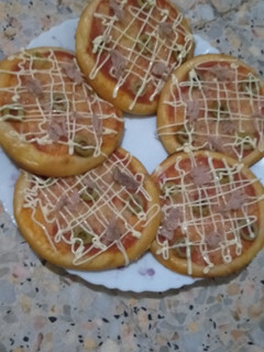 صورة لوصفة ميني بيتزا سهلة التحضير وبنينة روعة ♥️😋😋😋