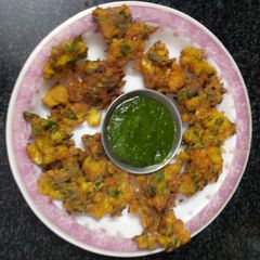 Hare Bhare Pakode 😋 A picture of Hare Bhare Pakode 😋.