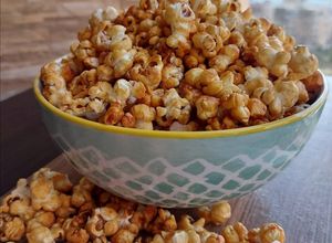 صورة لوصفة فشار بالكراميل caramel popcorn 😋
