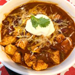 A picture of Hearty chili chicken.