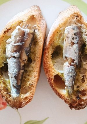 A picture of Bruschette di pesto e sardine.