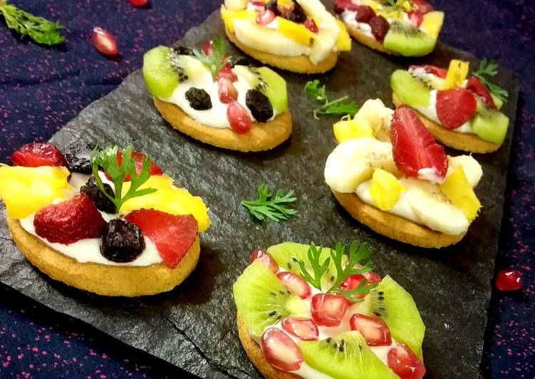 Recipe of Award-winning Biscuit mini fruit pizza