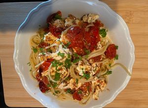 Une photo de Spaghettis feta et tomates cerises