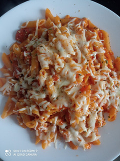 Una foto de Macarrones con tomate, carne picada y chorizo