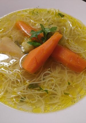 Húsleves 🐔🍲 recept fotója