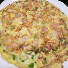 A picture of Ham and pea frittata.
