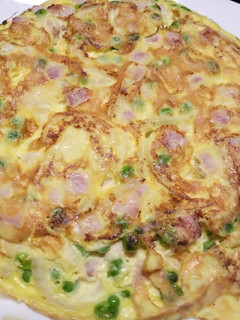 A picture of Ham and pea frittata.