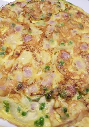 A picture of Ham and pea frittata.