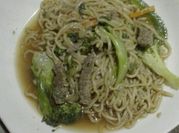 Una foto de fideos instantáneo