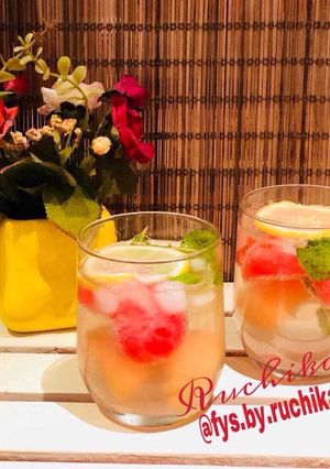 A picture of Melon Lemonade.