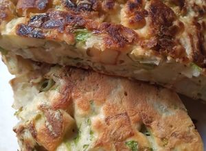 Una foto de Tortilla de lechuga y papas