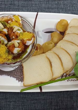 A picture of Bread ke dahi bhalle #naareetv.