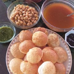 A picture of Golgappy.