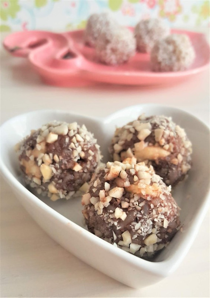 Una foto de Bombones con cacao y plátano (sin azúcar)