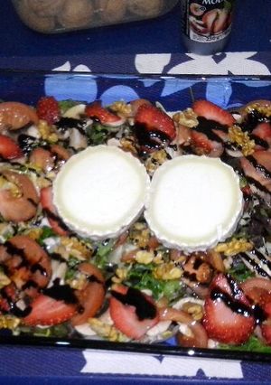 Una foto de Ensalada de rulo de cabra