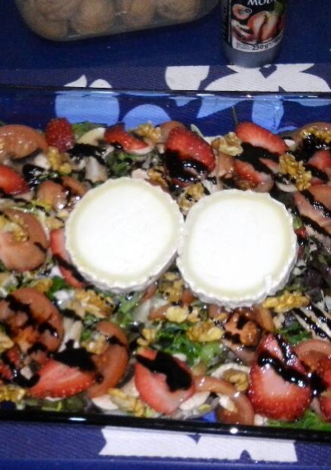 Una foto de Ensalada de rulo de cabra