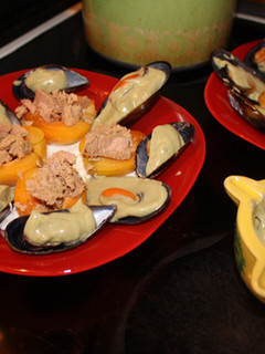 Una foto de Albaricoques con atún y mejillones