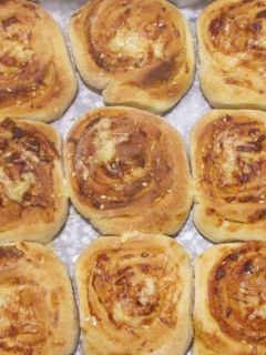 Pizzás sajtos csiga recept fotója