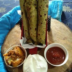 A picture of Palak Paratha.