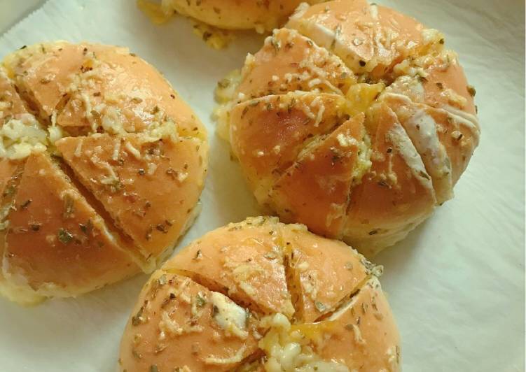 Korean Cheese Garlic Bread 🍞🧀 🧄