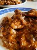 Contramuslos de Pollo en Salsa de Yakiniku y Humo con Manzana