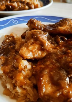 Una foto de Contramuslos de Pollo en Salsa de Yakiniku y Humo con Manzana