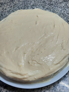 Una foto de Carrot cake con glaseado de queso crema
