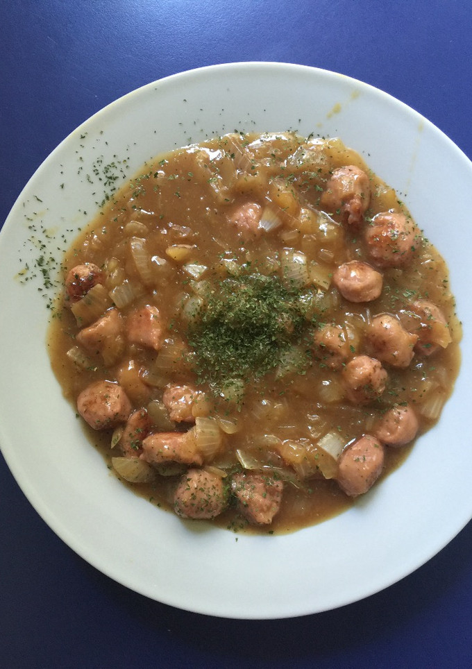 Una foto de Salchichas encebolladas a la cerveza
