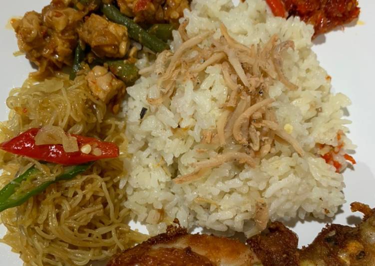 Langkah Mudah untuk Membuat Nasi Liwet Rice Cooker yang Enak Banget