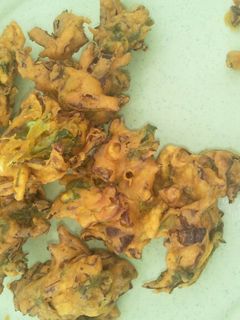 कोबी भजी (kobi bhaji recipe in marathi) रेसिपी चे मुख्य फोटो 