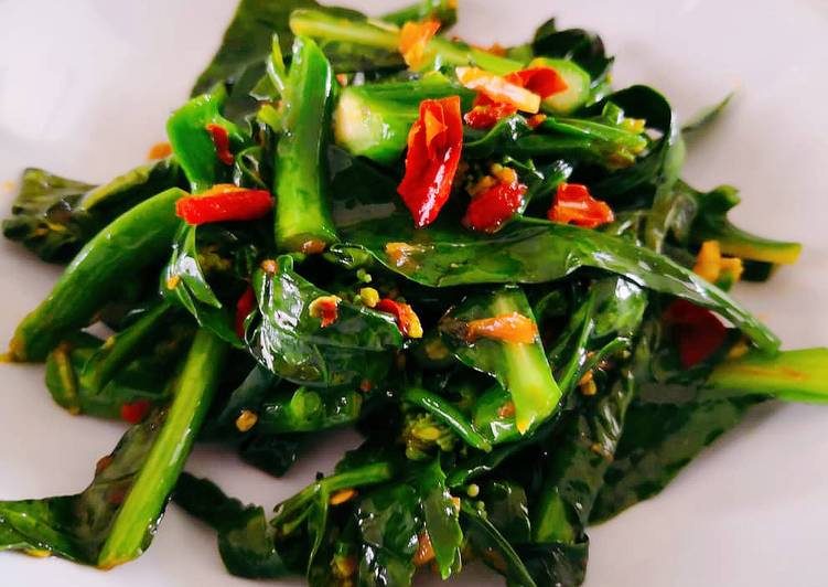 Langkah Menyiapkan Tumis sayur Kailan yang Bisa Manjain Lidah