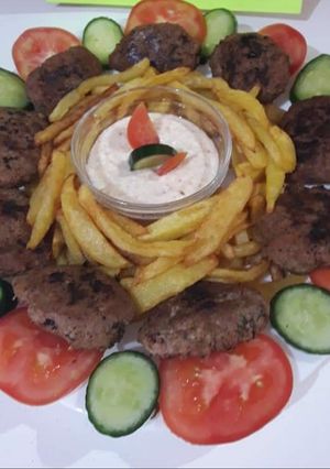 A picture of Kachy qeemy ke kabab.