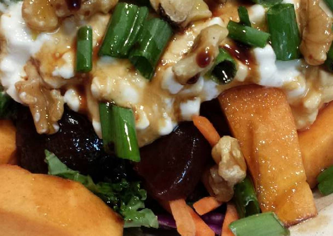 Cabbage salad with beets and dates