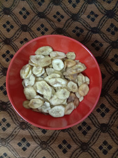 કાચા કેળા ની વેફર (Raw Banana Wafer Recipe In Gujarati) રેસીપી મુખ્ય ફોટો