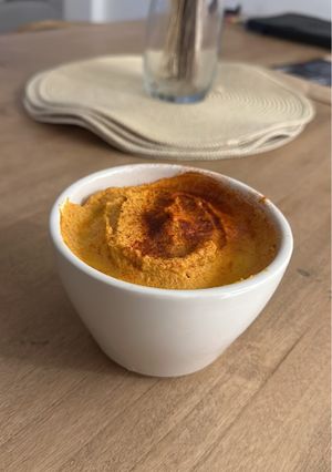 Una foto de Hummus cremoso