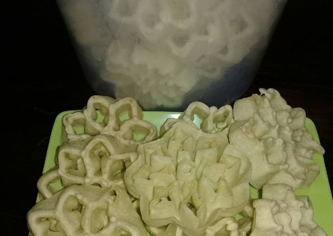 Wajib coba! Resep enak memasak Kembang goyang renyah oleh-oleh dijamin tidak berminyak 