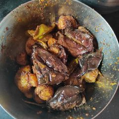 A picture of Bharva brinjal and Bharva aloo.