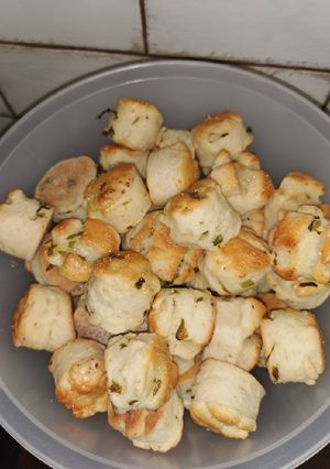 Puha túrós-tejfölös medvehagymás pogi recept fotója