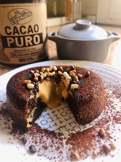 Una foto de Coulant de chocolate relleno de crema de cacahuete 🍫🥜