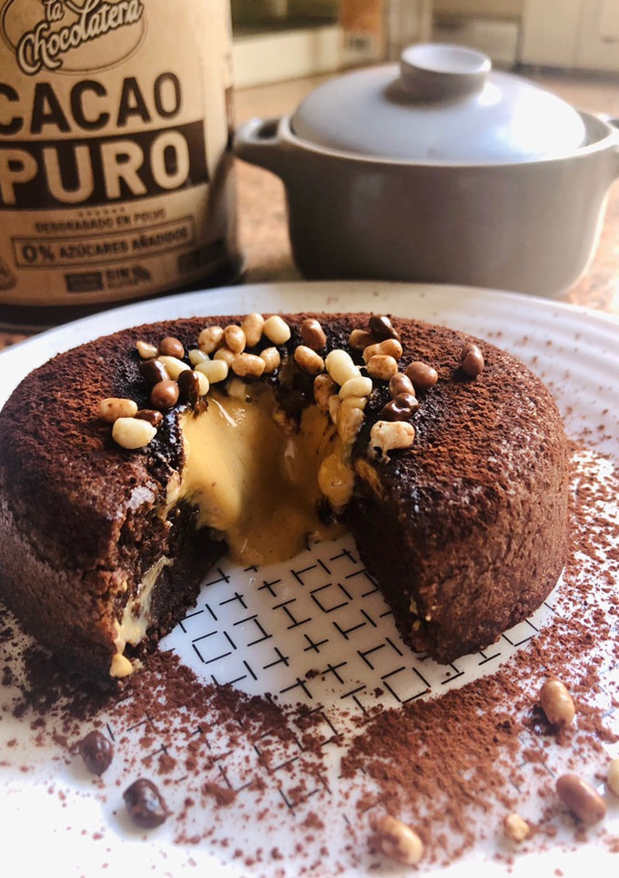 Una foto de Coulant de chocolate relleno de crema de cacahuete 🍫🥜